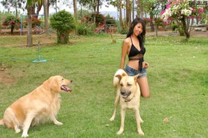 [TheBlackAlley] Rita Chan bermain dengan anak anjing dan wanita cantik