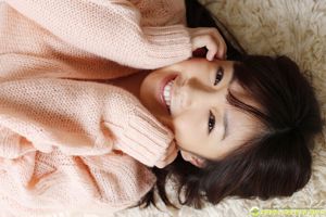 Yua Saito << Desafie uma pose sexy com um sorriso inocente!