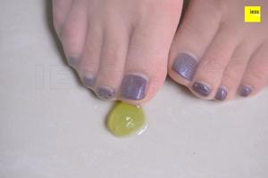 Modello di gamba Qiqi "La ragazza che mangia l'uva" [Iss to IESS] Belle gambe in calze