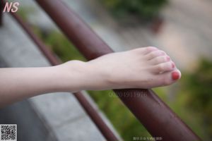 Cô em gái nhỏ "The Girl Who Tears Stockings" [Nasi Photography]