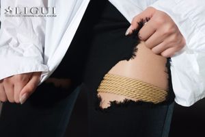 Модель ноги Сяо Сяо «Джинсовые колготки + белая рубашка + косметический набор» [丽 柜 Ligui] Интернет-красота