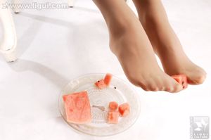 Модель Ииюань «Арбузный сок, сделанный из сладких шелковистых ножек» [丽 柜 LiGui] Шелковистые ступни Фото Изображение