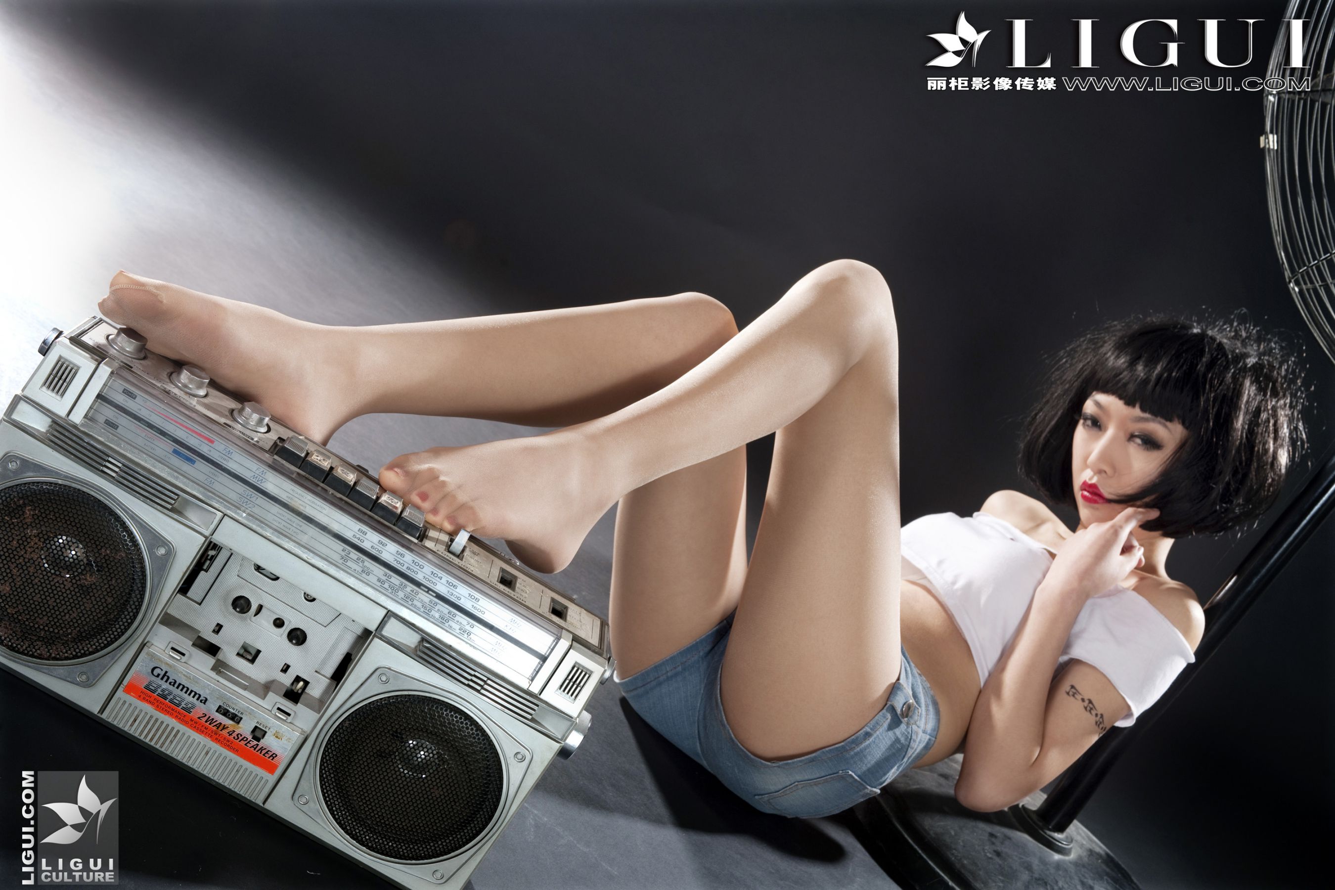 [丽柜贵足LiGui] Model Wenxin "Fashionable Denim Hot Pants Girl" Beautiful Legs and Silky Feet Photo Picture Page 30 No.2a71b9