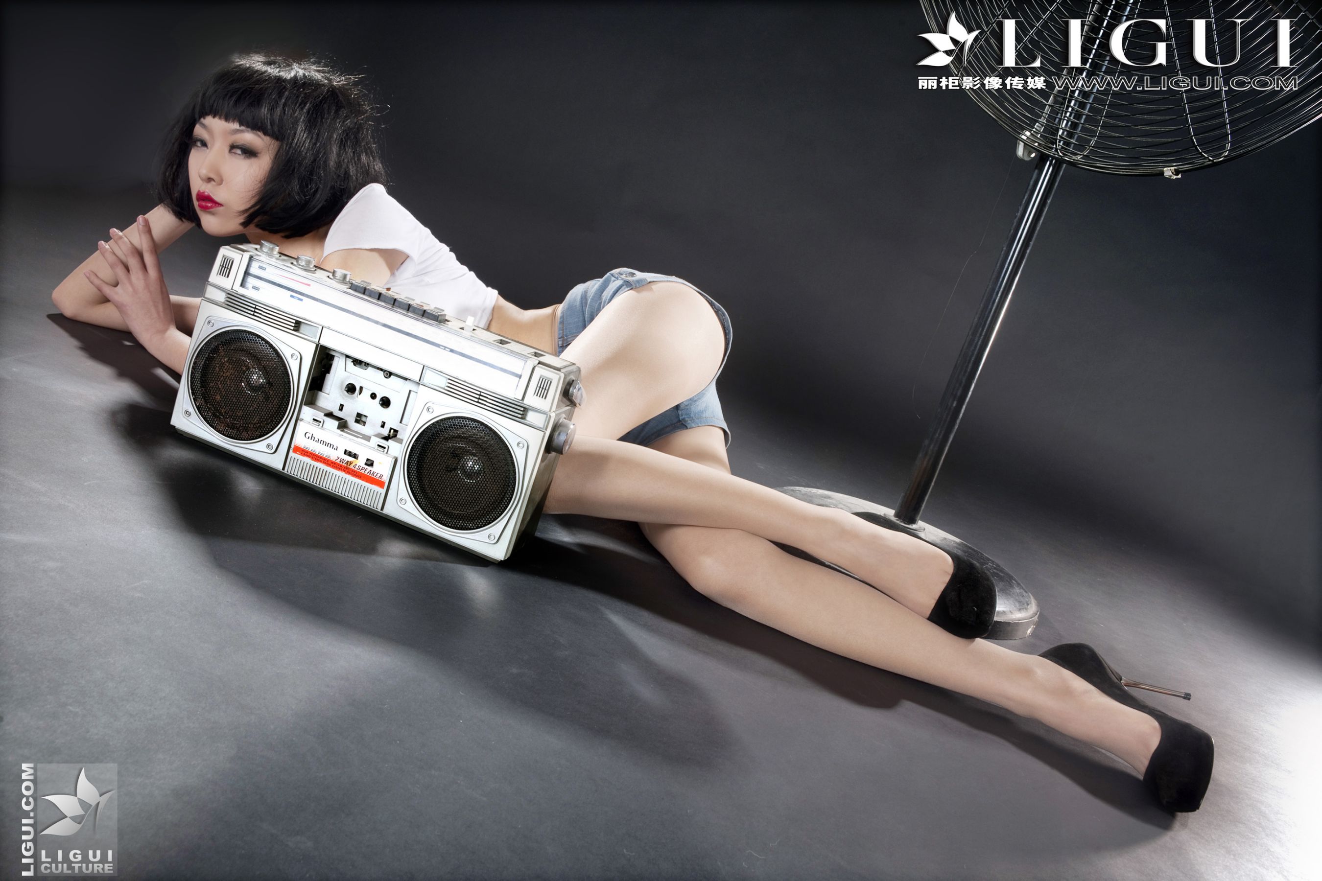 [丽柜贵足LiGui] Model Wenxin "Fashionable Denim Hot Pants Girl" Beautiful Legs and Silky Feet Photo Picture Page 7 No.1f13fe
