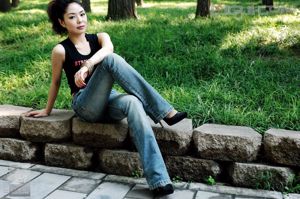 Người mẫu Bing Qing "Chụp ảnh đường phố với quần jean và tất" [丽 柜 LiGui] Ảnh về bàn chân mượt mà