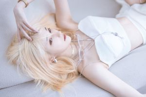 [Net Red COSER Photo] Anime-Bloggerin Nan Tao Momoko - Weiße Uniform