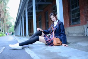 Liao Tingling / Kila Jingjing "A melhor menina da escola saindo da escola"
