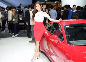 Kolekcja zdjęć koreańskiego modelu samochodu Cui Xingya / Cui Xinger z serii „Red Skirt Series at Auto Show”